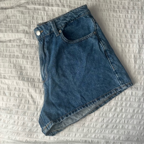 Dynamite Blue Jean Shorts High-Waisted Relaxed Fit - Picture 3 of 6